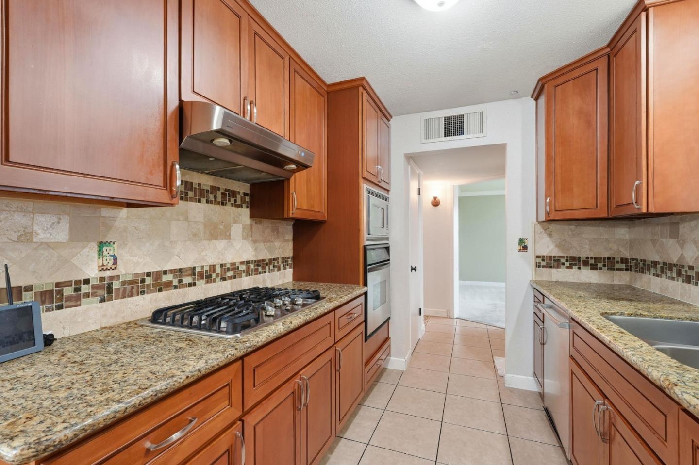 Detail Gallery Image 7 of 38 For 2425 Meadow Rue Dr, Modesto,  CA 95355 - 3 Beds | 2 Baths