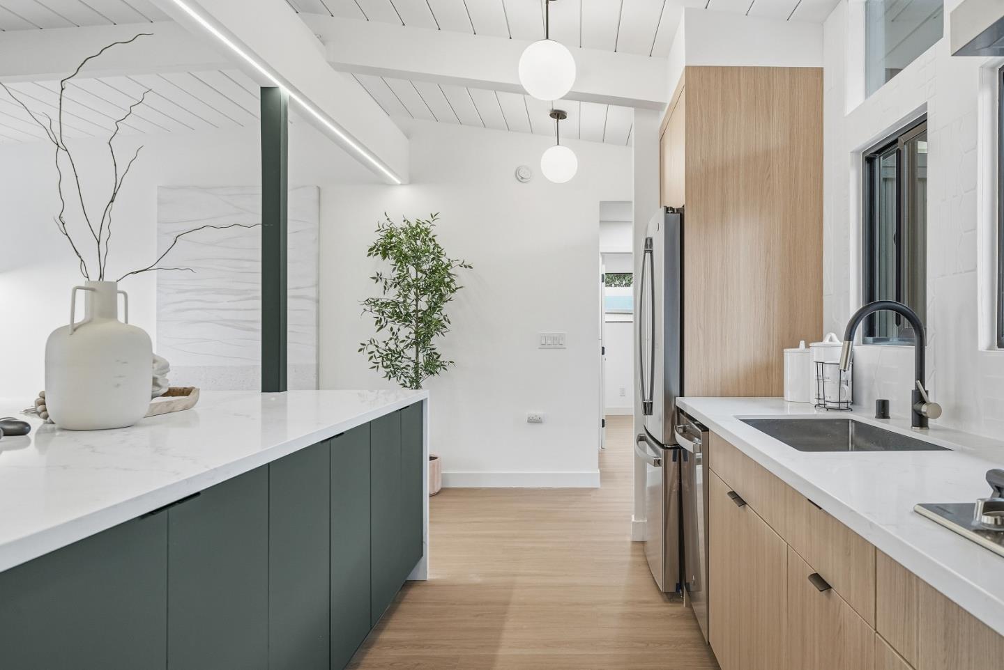 Detail Gallery Image 17 of 82 For 1718 Eleanor Dr, San Mateo,  CA 94402 - 3 Beds | 2 Baths