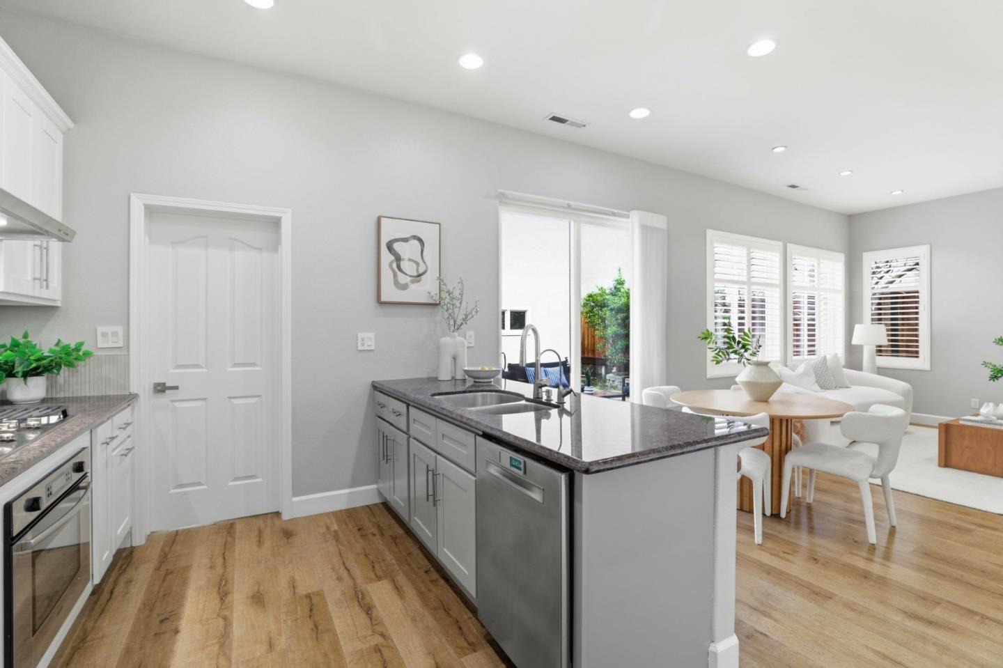 Detail Gallery Image 9 of 46 For 3337 Ariel Joshua Ct, San Jose,  CA 95135 - 5 Beds | 3/1 Baths