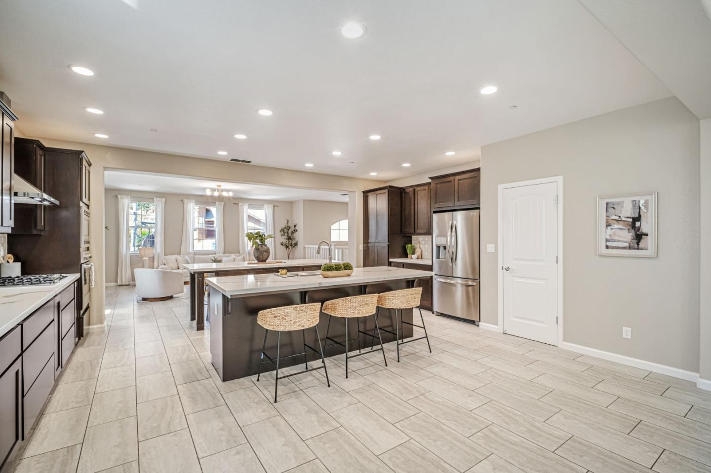 Detail Gallery Image 10 of 70 For 2703 Tribune Ave, Hayward,  CA 94542 - 5 Beds | 3/1 Baths