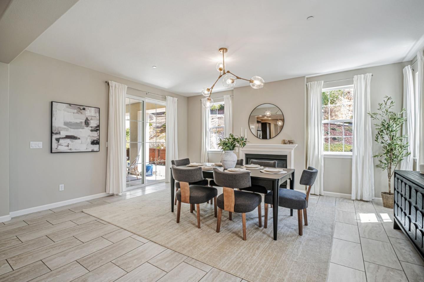 Detail Gallery Image 12 of 70 For 2703 Tribune Ave, Hayward,  CA 94542 - 5 Beds | 3/1 Baths