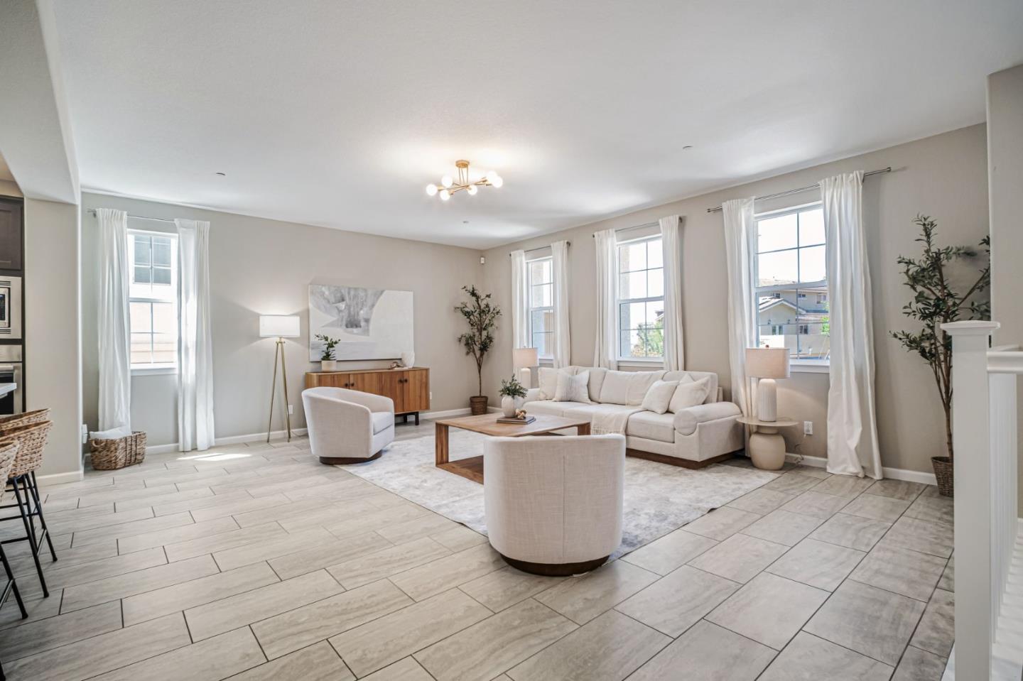 Detail Gallery Image 5 of 70 For 2703 Tribune Ave, Hayward,  CA 94542 - 5 Beds | 3/1 Baths