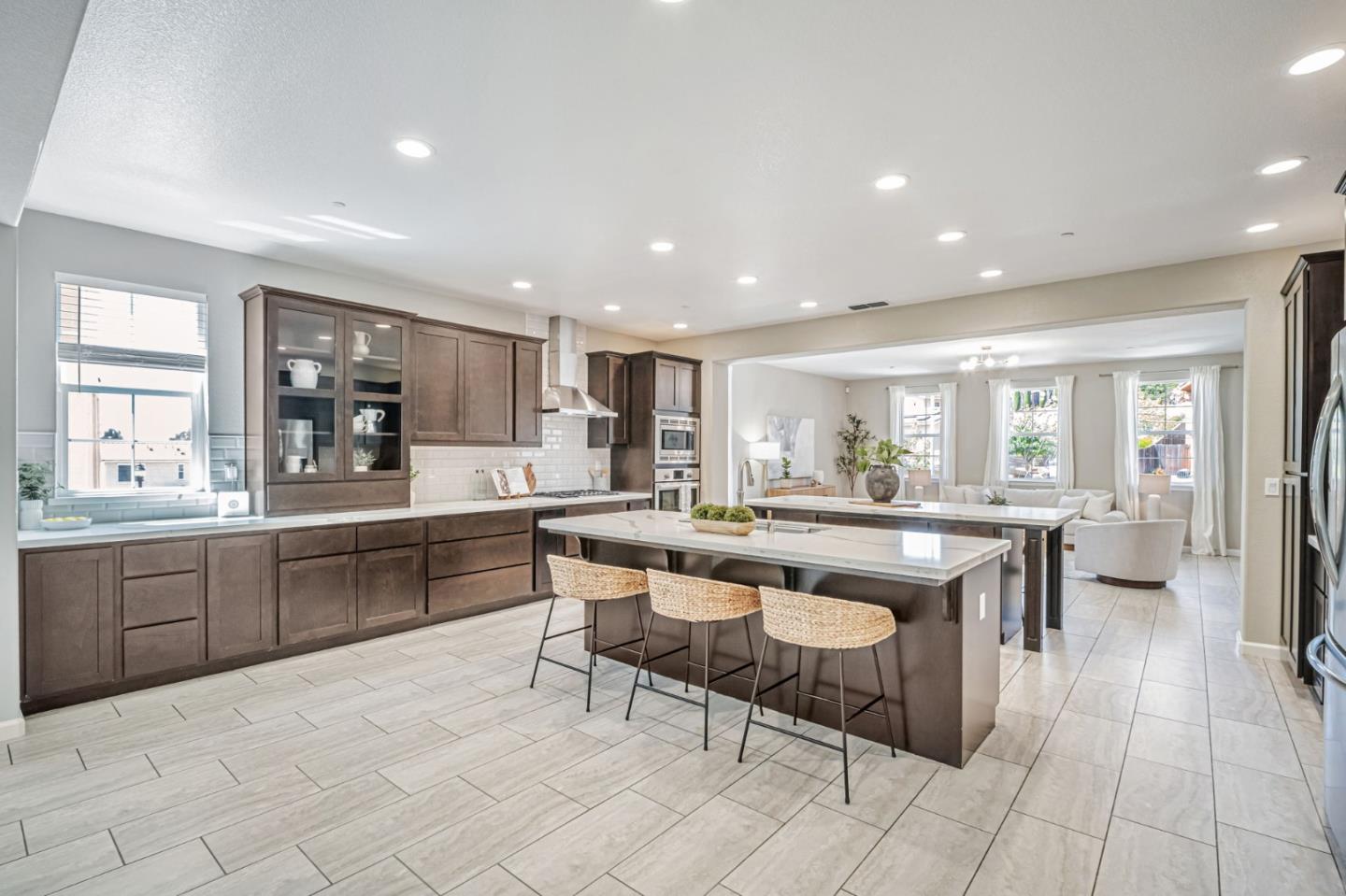 Detail Gallery Image 9 of 70 For 2703 Tribune Ave, Hayward,  CA 94542 - 5 Beds | 3/1 Baths