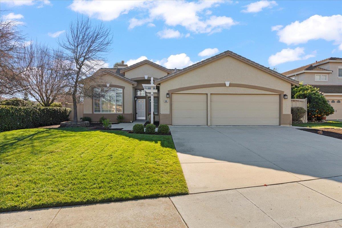 Detail Gallery Image 2 of 56 For 386 Cascades Ct, Morgan Hill,  CA 95037 - 4 Beds | 2 Baths