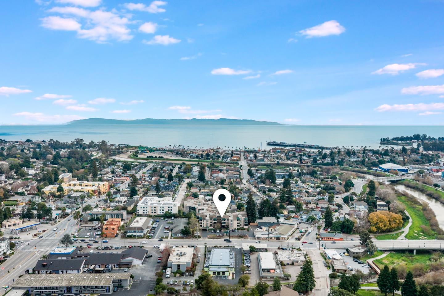 Detail Gallery Image 2 of 29 For 323 Broadway #A1,  Santa Cruz,  CA 95060 - 2 Beds | 2 Baths