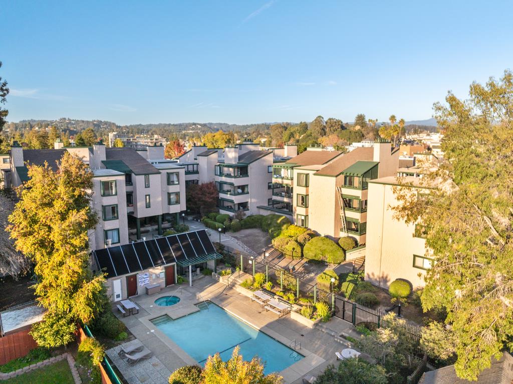 Detail Gallery Image 5 of 29 For 323 Broadway #A1,  Santa Cruz,  CA 95060 - 2 Beds | 2 Baths