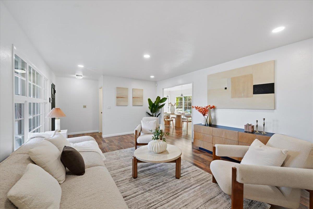 Front Image Thumbnail for ML82032166