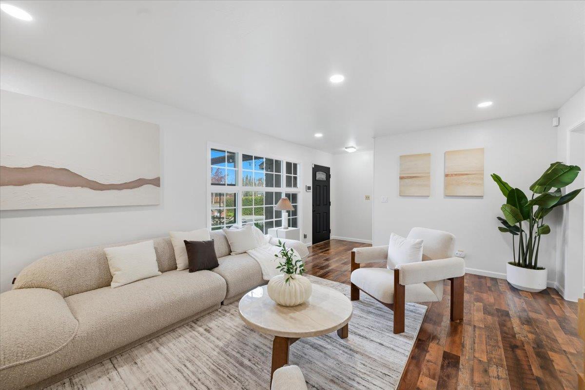 Detail Gallery Image 4 of 64 For 1570 Hillsdale Ave, San Jose,  CA 95118 - 5 Beds | 4/1 Baths