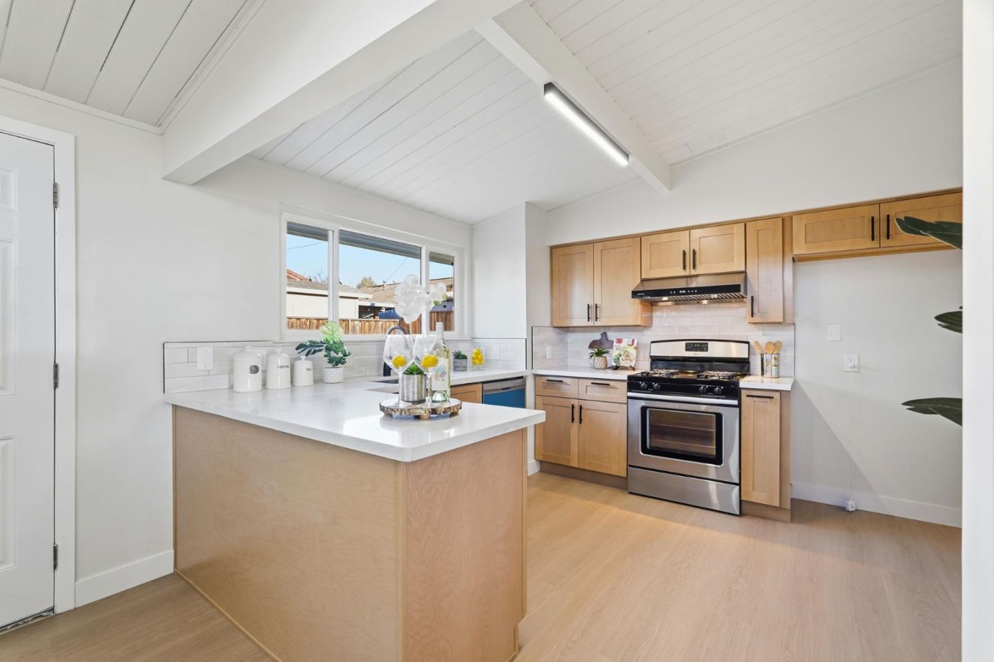 Detail Gallery Image 5 of 21 For 1324 Orlando Dr, San Jose,  CA 95122 - 3 Beds | 1 Baths