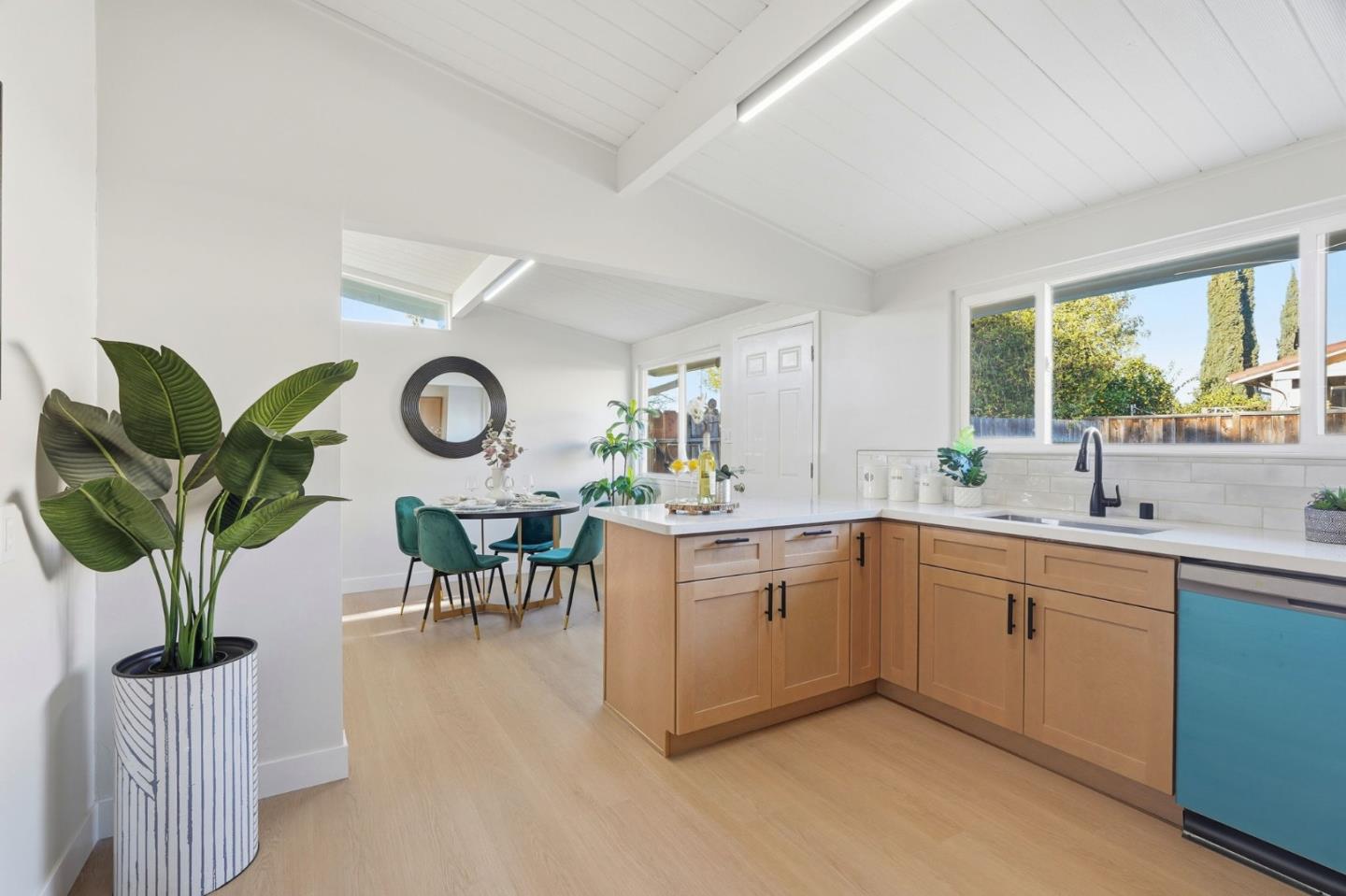 Detail Gallery Image 6 of 21 For 1324 Orlando Dr, San Jose,  CA 95122 - 3 Beds | 1 Baths