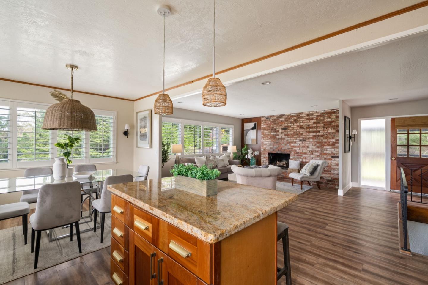 Detail Gallery Image 14 of 34 For 1114 Sheila Ln, Pacifica,  CA 94044 - 4 Beds | 2/1 Baths