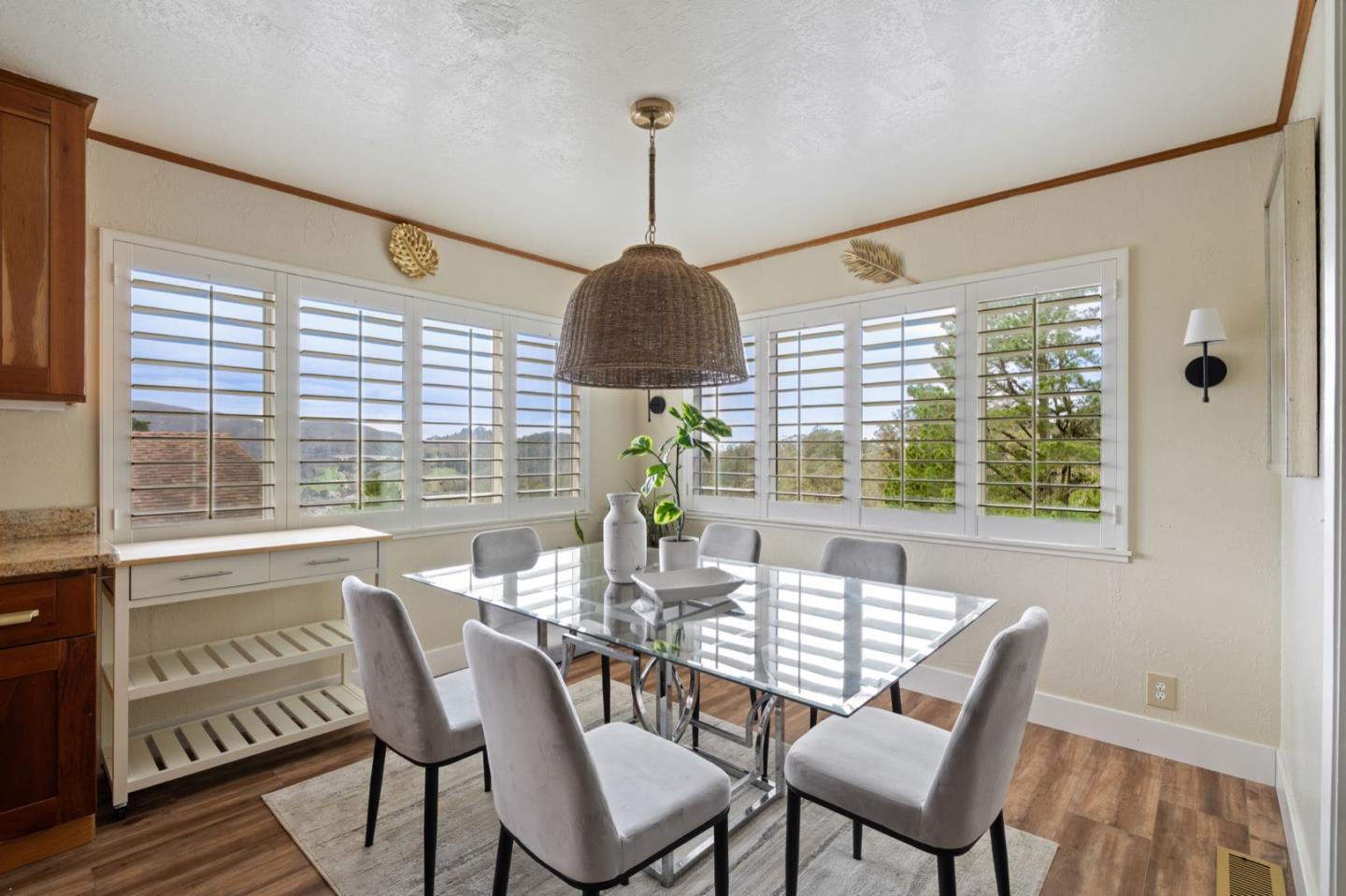 Detail Gallery Image 15 of 34 For 1114 Sheila Ln, Pacifica,  CA 94044 - 4 Beds | 2/1 Baths