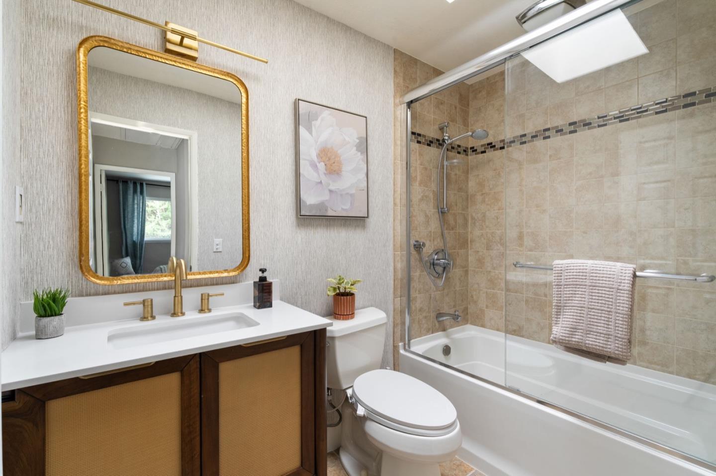 Detail Gallery Image 16 of 34 For 1114 Sheila Ln, Pacifica,  CA 94044 - 4 Beds | 2/1 Baths