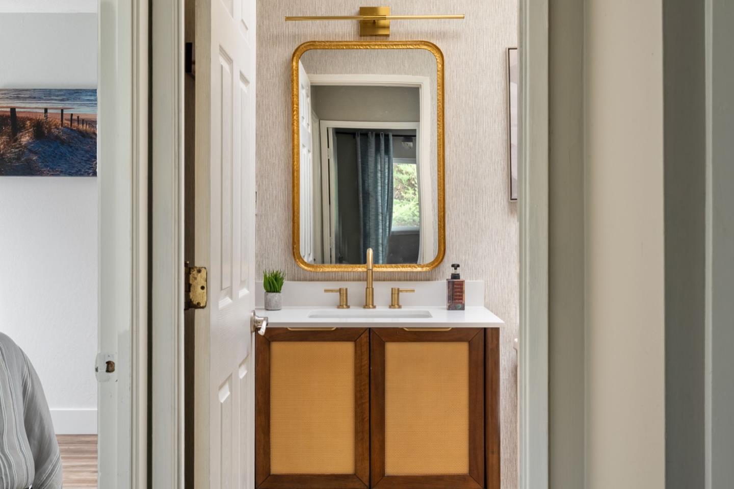 Detail Gallery Image 17 of 34 For 1114 Sheila Ln, Pacifica,  CA 94044 - 4 Beds | 2/1 Baths