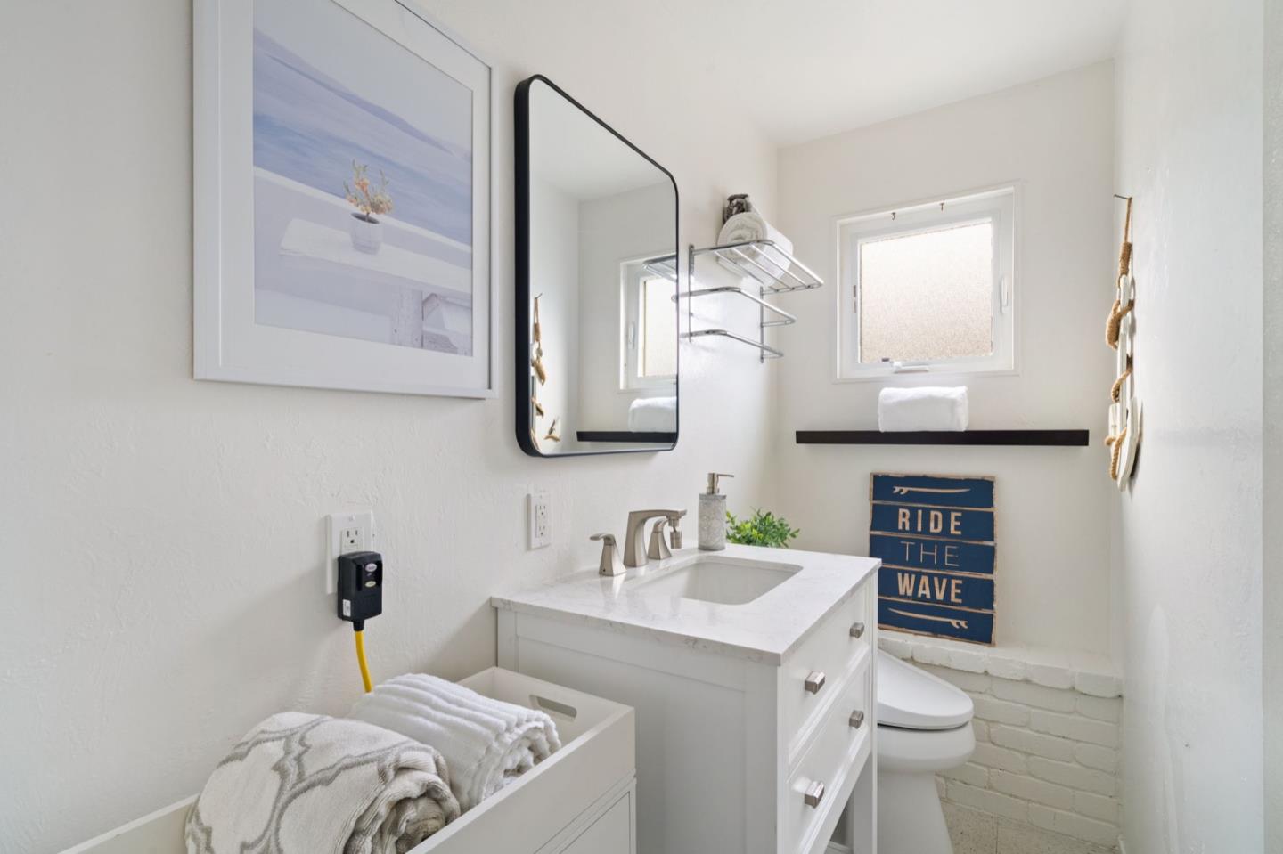 Detail Gallery Image 27 of 34 For 1114 Sheila Ln, Pacifica,  CA 94044 - 4 Beds | 2/1 Baths