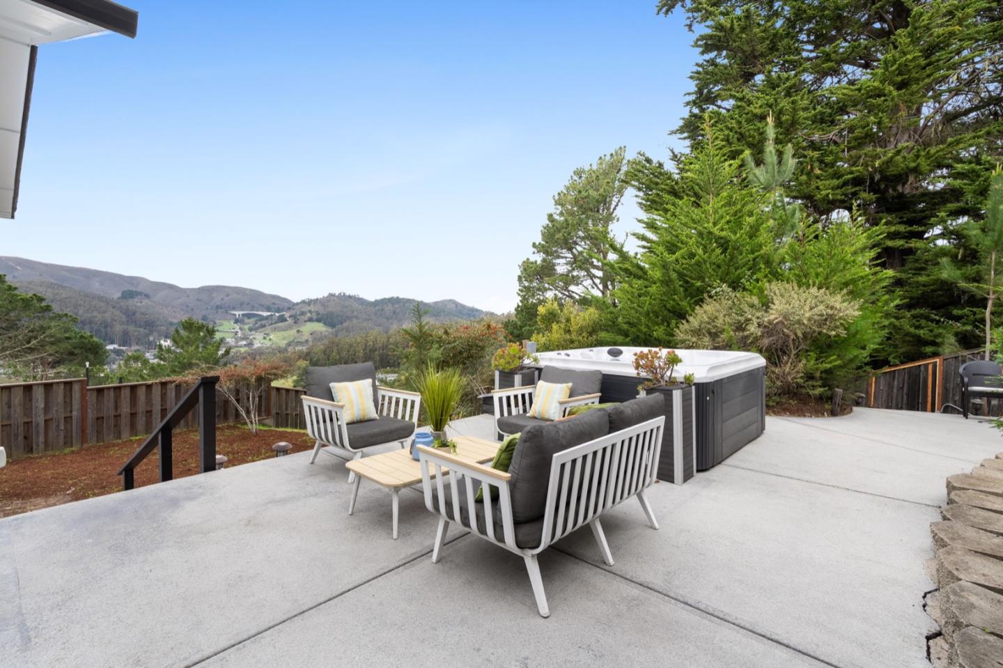 Detail Gallery Image 29 of 34 For 1114 Sheila Ln, Pacifica,  CA 94044 - 4 Beds | 2/1 Baths