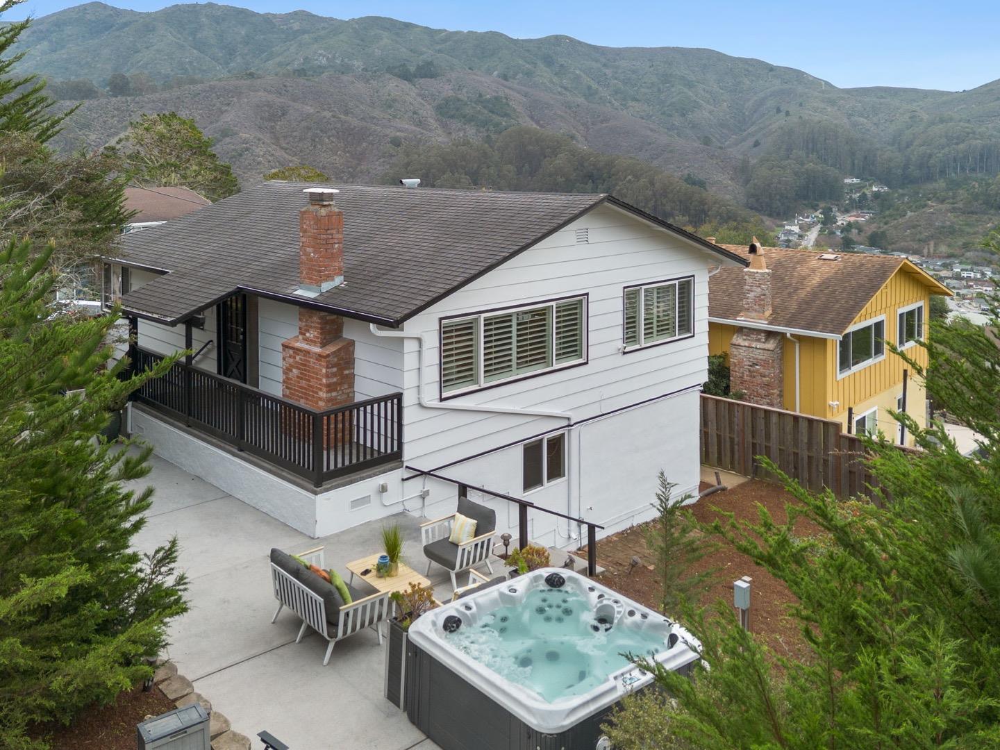 Detail Gallery Image 3 of 34 For 1114 Sheila Ln, Pacifica,  CA 94044 - 4 Beds | 2/1 Baths