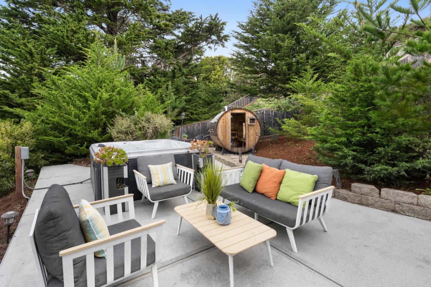 Detail Gallery Image 30 of 34 For 1114 Sheila Ln, Pacifica,  CA 94044 - 4 Beds | 2/1 Baths