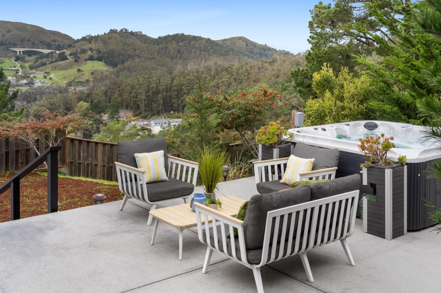 Detail Gallery Image 31 of 34 For 1114 Sheila Ln, Pacifica,  CA 94044 - 4 Beds | 2/1 Baths