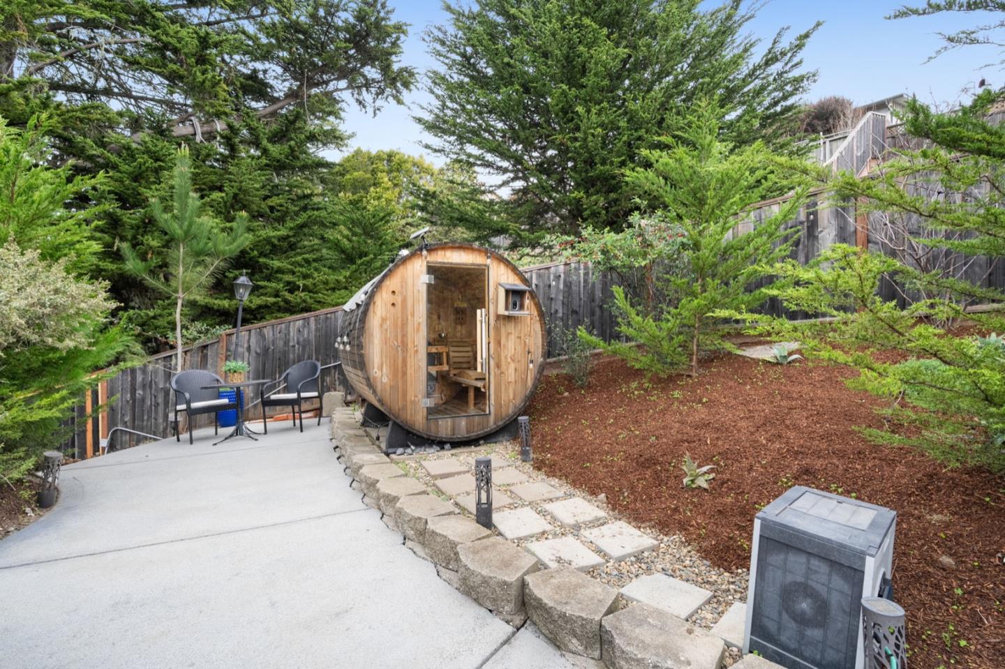 Detail Gallery Image 32 of 34 For 1114 Sheila Ln, Pacifica,  CA 94044 - 4 Beds | 2/1 Baths