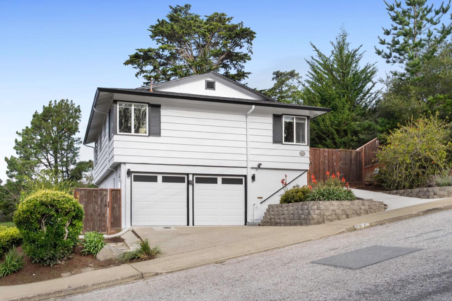 Detail Gallery Image 5 of 34 For 1114 Sheila Ln, Pacifica,  CA 94044 - 4 Beds | 2/1 Baths