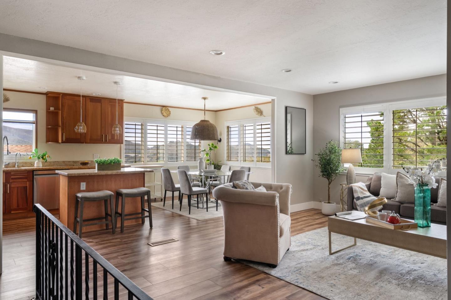 Detail Gallery Image 8 of 34 For 1114 Sheila Ln, Pacifica,  CA 94044 - 4 Beds | 2/1 Baths