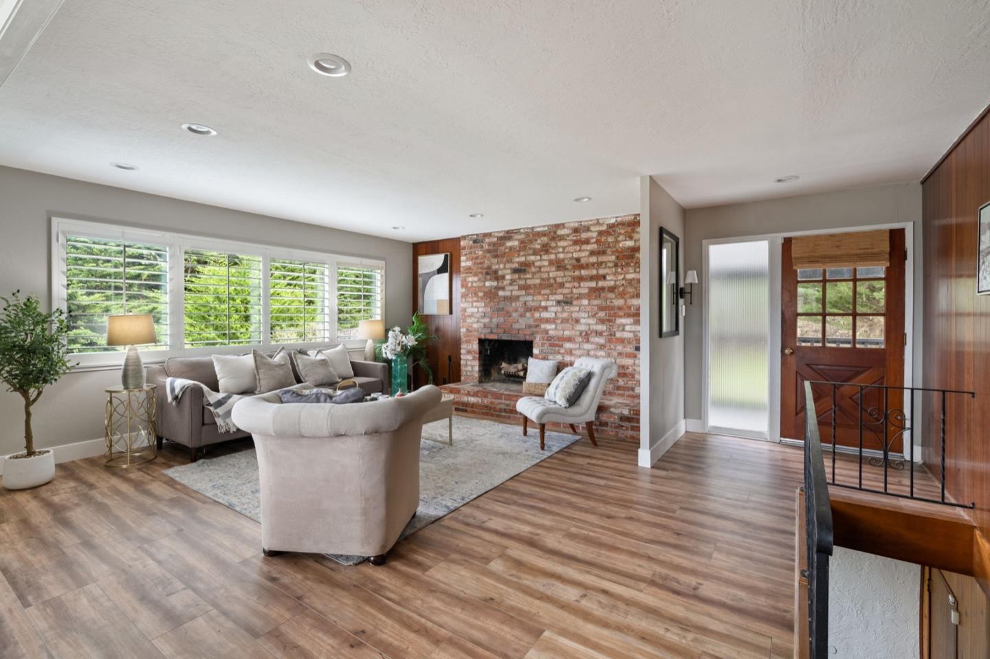 Detail Gallery Image 9 of 34 For 1114 Sheila Ln, Pacifica,  CA 94044 - 4 Beds | 2/1 Baths