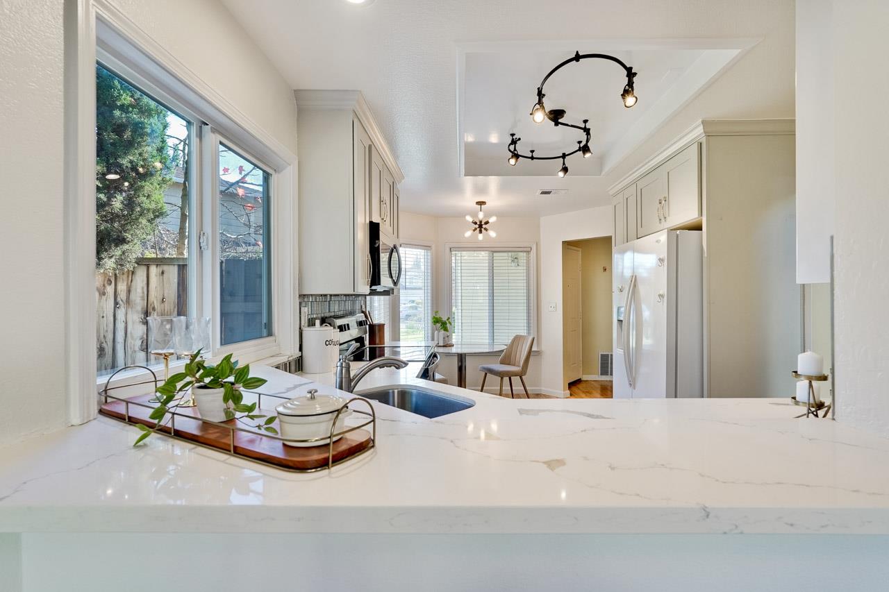 Detail Gallery Image 12 of 51 For 4725 Mallard Cmn, Fremont,  CA 94555 - 3 Beds | 2/1 Baths