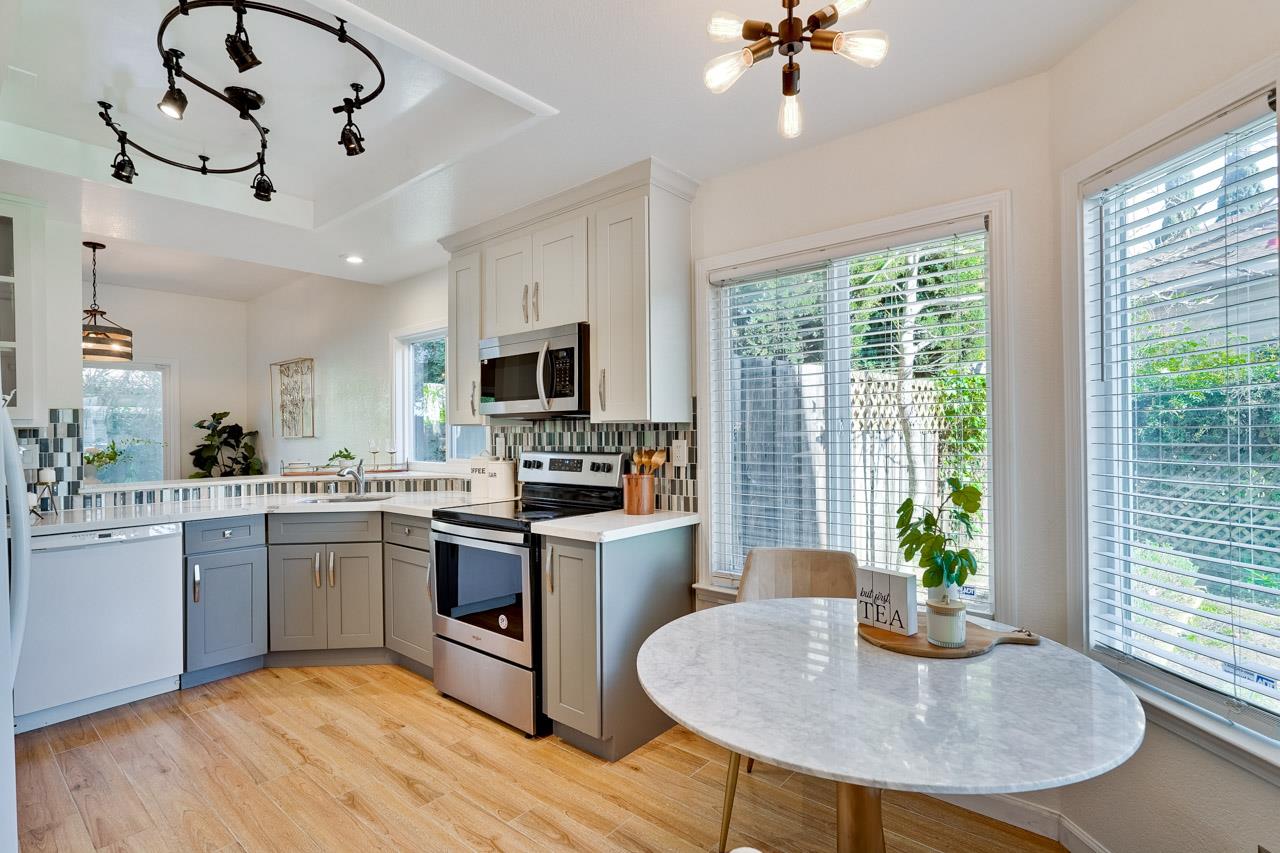 Detail Gallery Image 13 of 51 For 4725 Mallard Cmn, Fremont,  CA 94555 - 3 Beds | 2/1 Baths