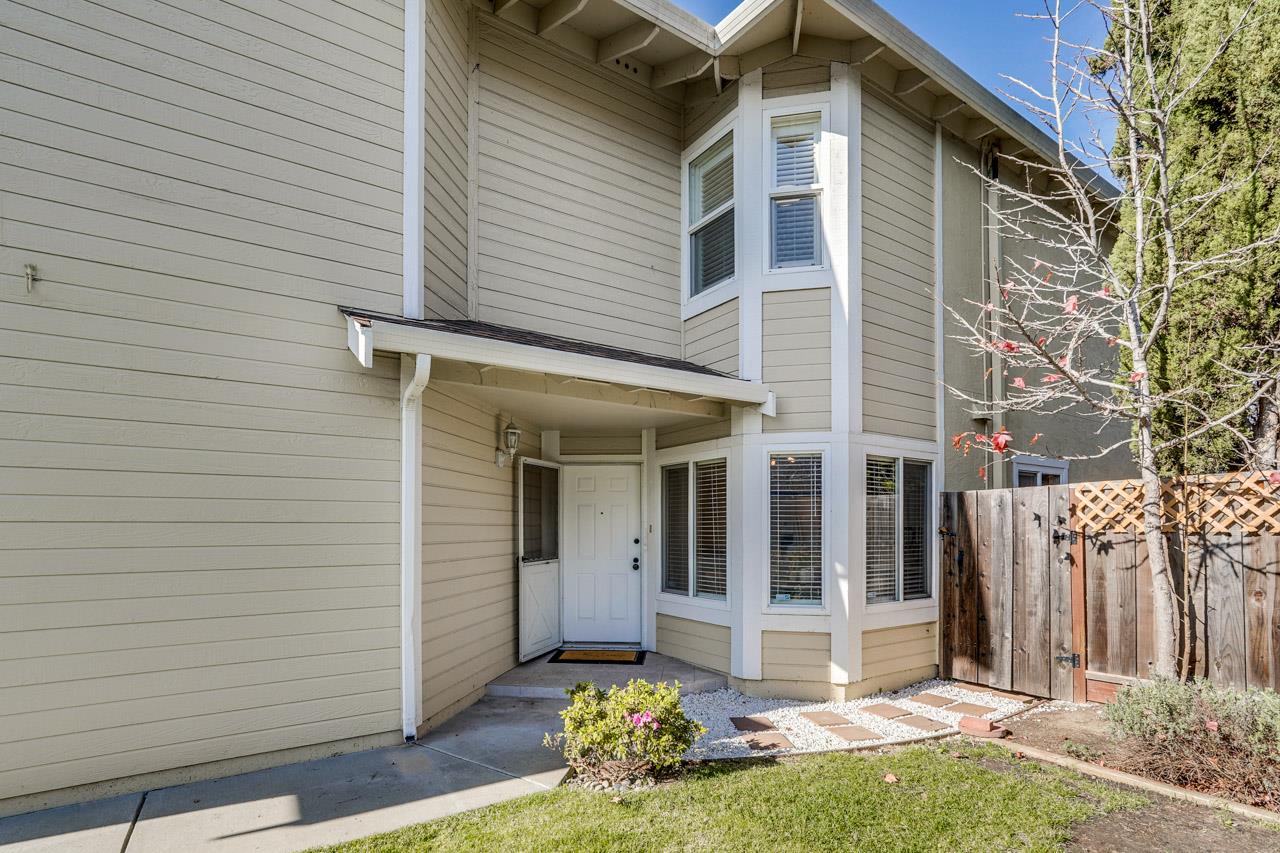 Detail Gallery Image 4 of 51 For 4725 Mallard Cmn, Fremont,  CA 94555 - 3 Beds | 2/1 Baths