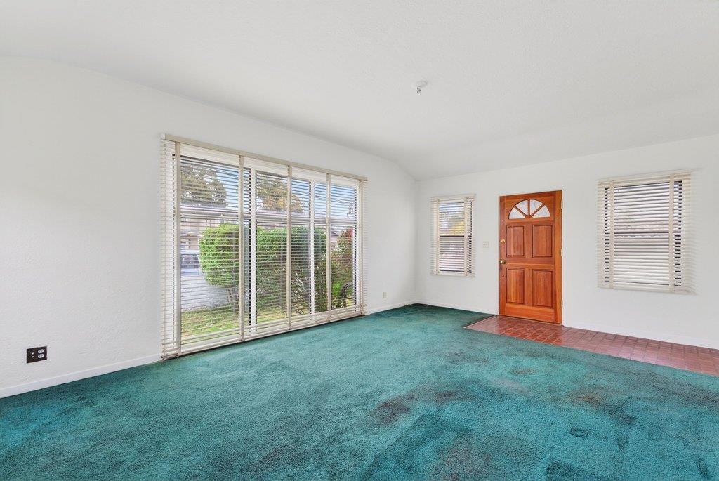 Detail Gallery Image 4 of 41 For 215 Cayuga St, Santa Cruz,  CA 95062 - 2 Beds | 1 Baths