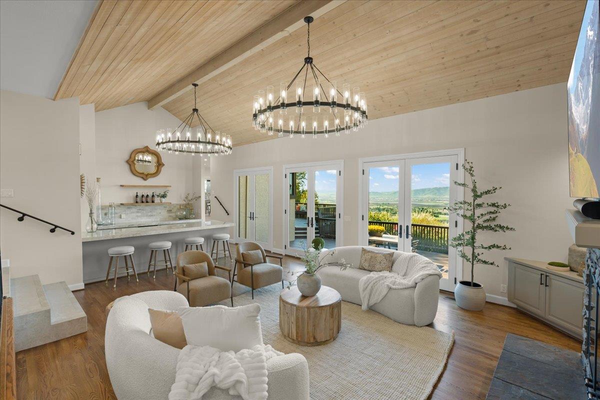 Detail Gallery Image 12 of 81 For 9539 via Del Cielo, Gilroy,  CA 95020 - 5 Beds | 4/1 Baths