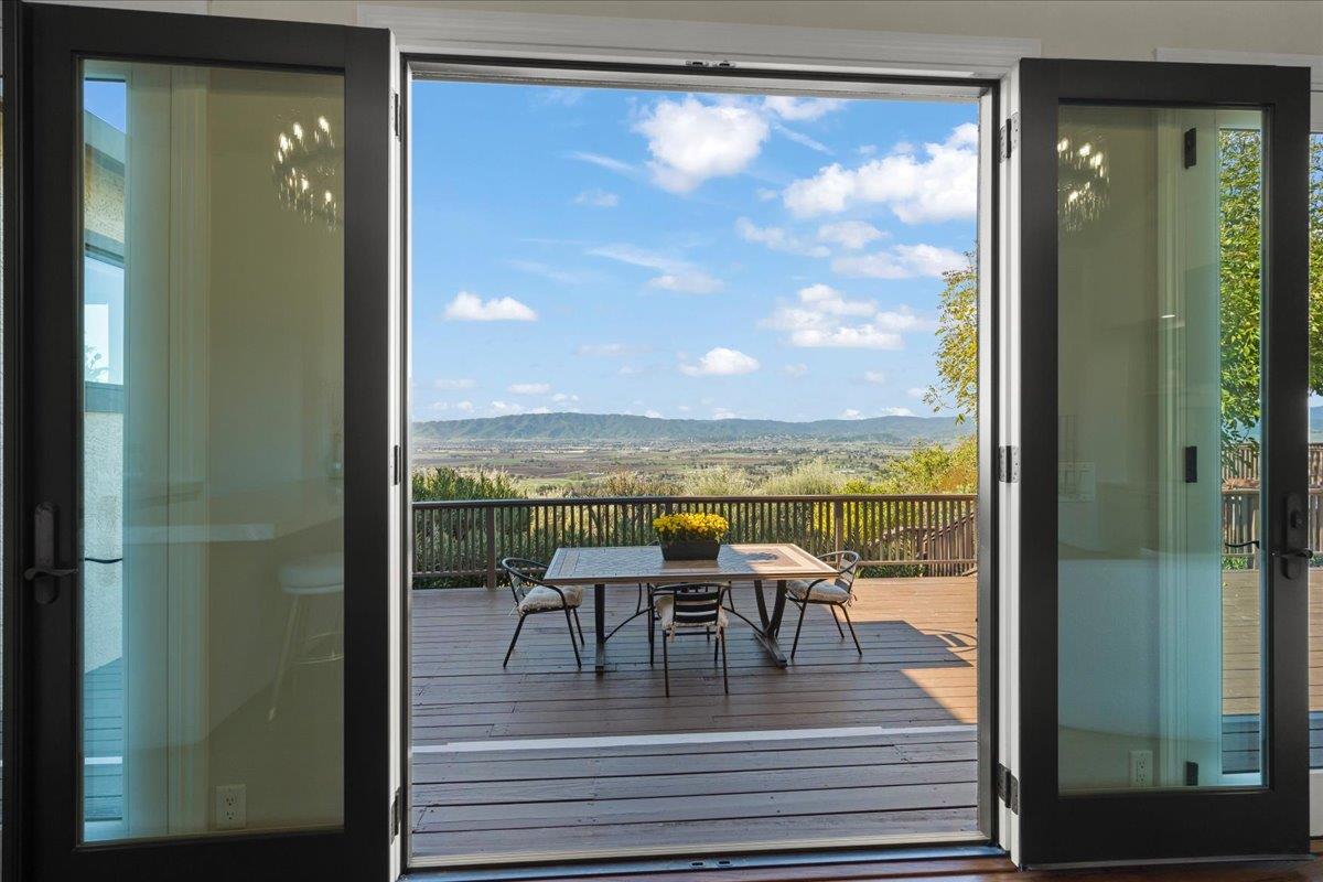 Detail Gallery Image 14 of 81 For 9539 via Del Cielo, Gilroy,  CA 95020 - 5 Beds | 4/1 Baths