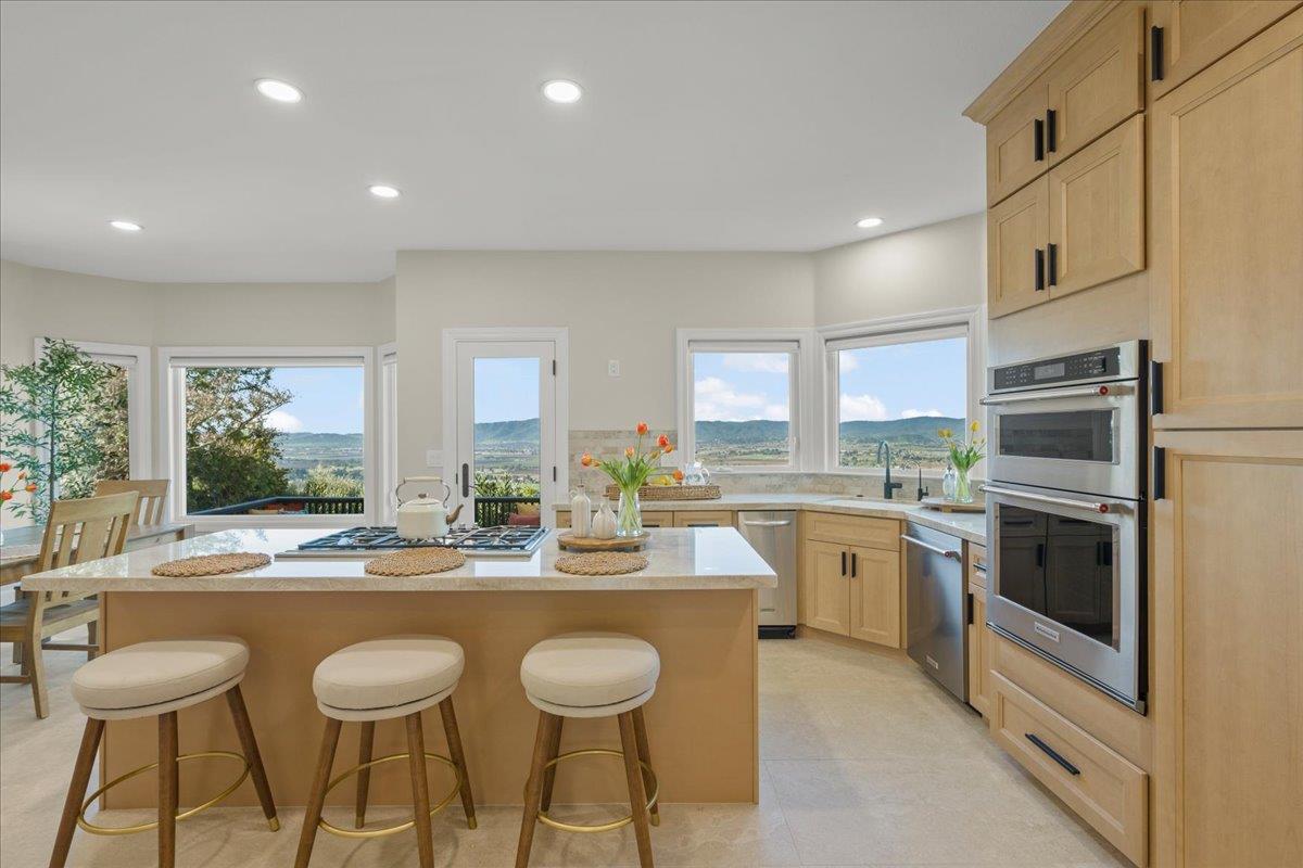 Detail Gallery Image 19 of 81 For 9539 via Del Cielo, Gilroy,  CA 95020 - 5 Beds | 4/1 Baths