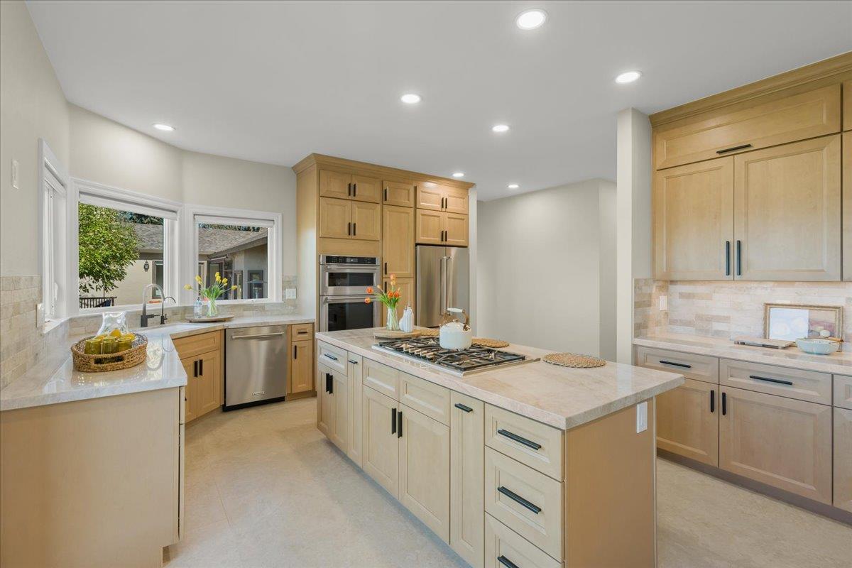 Detail Gallery Image 20 of 81 For 9539 via Del Cielo, Gilroy,  CA 95020 - 5 Beds | 4/1 Baths