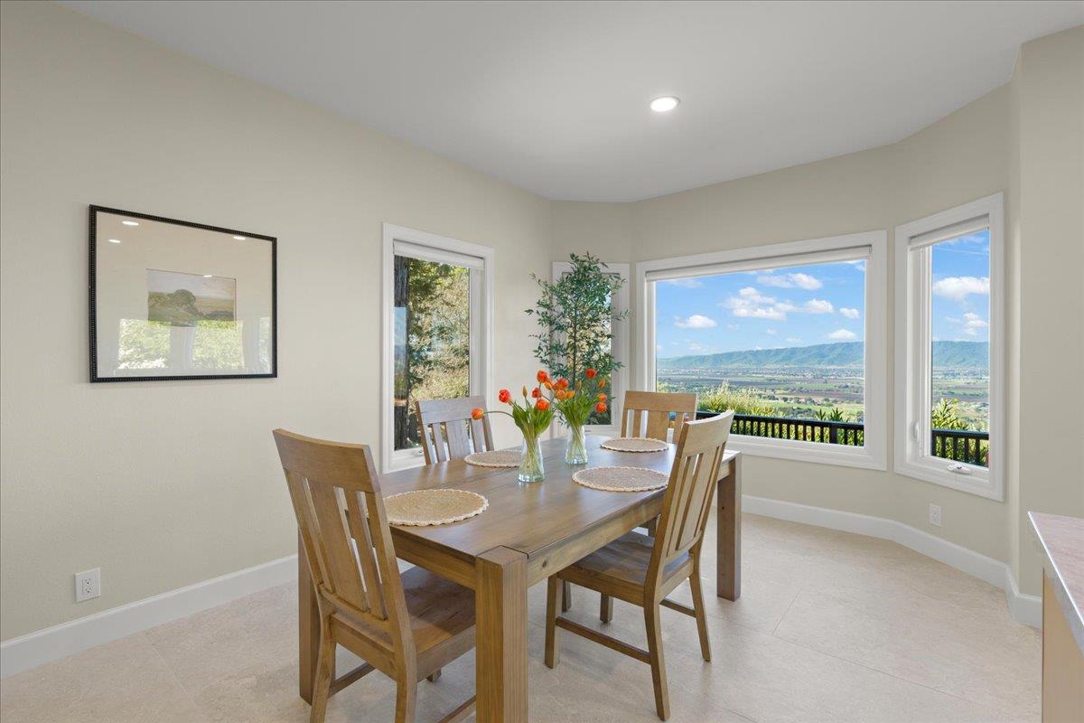Detail Gallery Image 21 of 81 For 9539 via Del Cielo, Gilroy,  CA 95020 - 5 Beds | 4/1 Baths