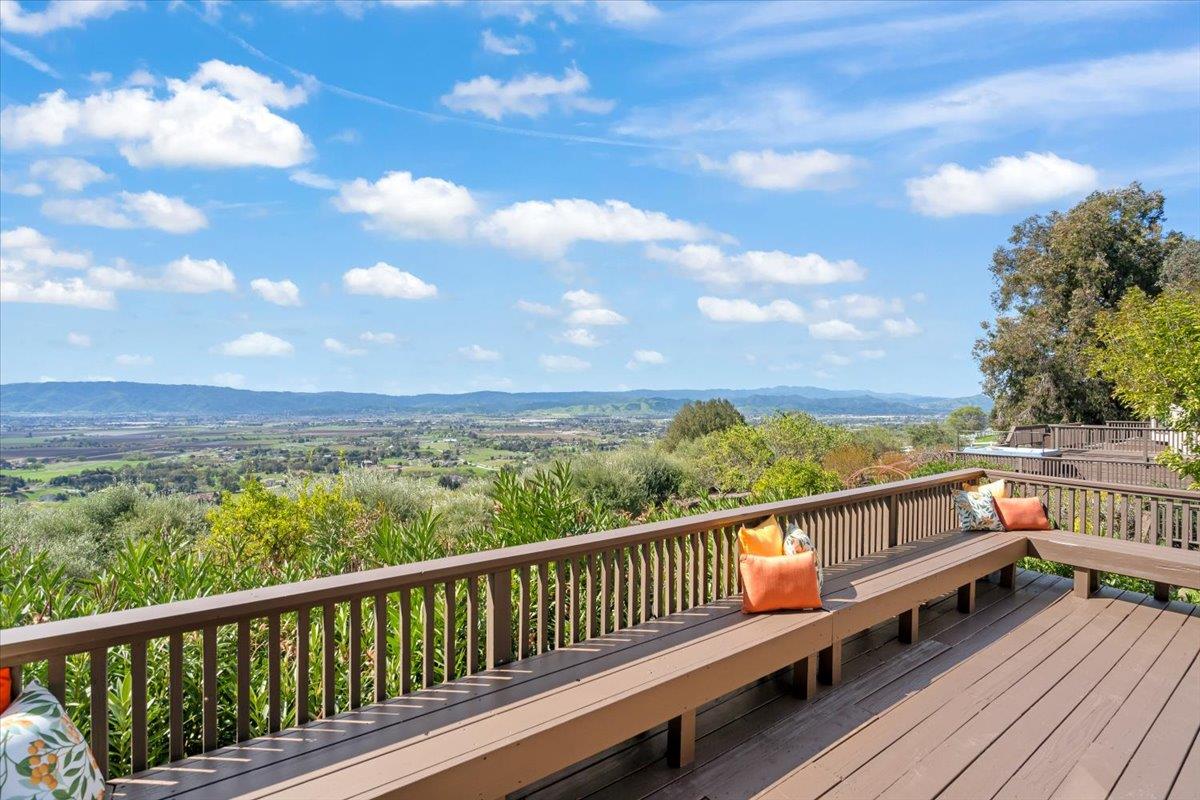 Detail Gallery Image 22 of 81 For 9539 via Del Cielo, Gilroy,  CA 95020 - 5 Beds | 4/1 Baths