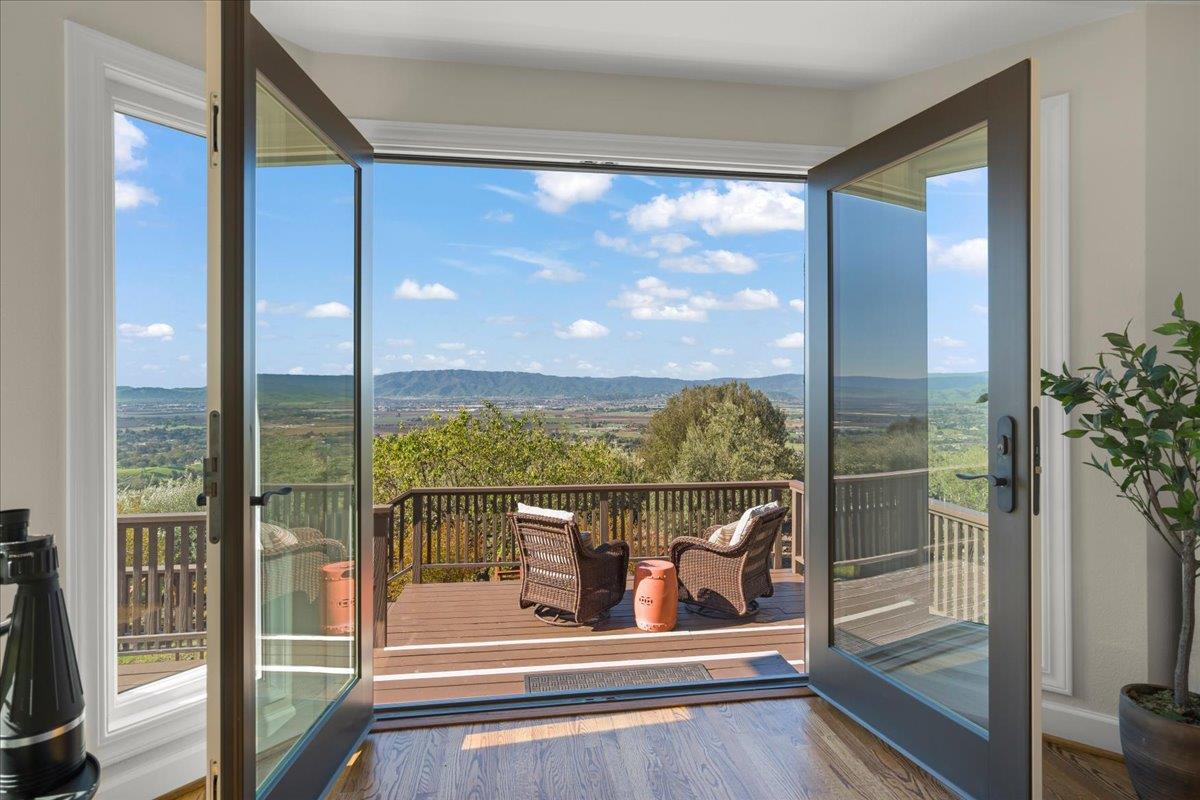 Detail Gallery Image 31 of 81 For 9539 via Del Cielo, Gilroy,  CA 95020 - 5 Beds | 4/1 Baths