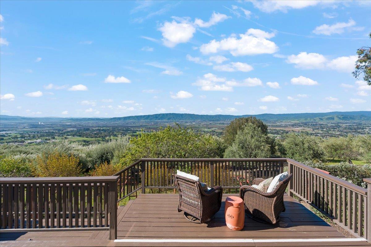 Detail Gallery Image 32 of 81 For 9539 via Del Cielo, Gilroy,  CA 95020 - 5 Beds | 4/1 Baths