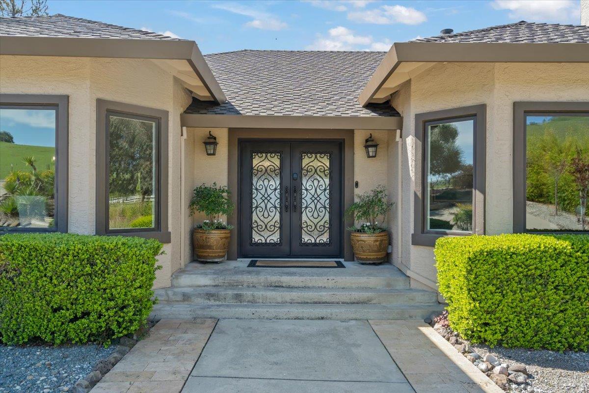 Detail Gallery Image 4 of 81 For 9539 via Del Cielo, Gilroy,  CA 95020 - 5 Beds | 4/1 Baths