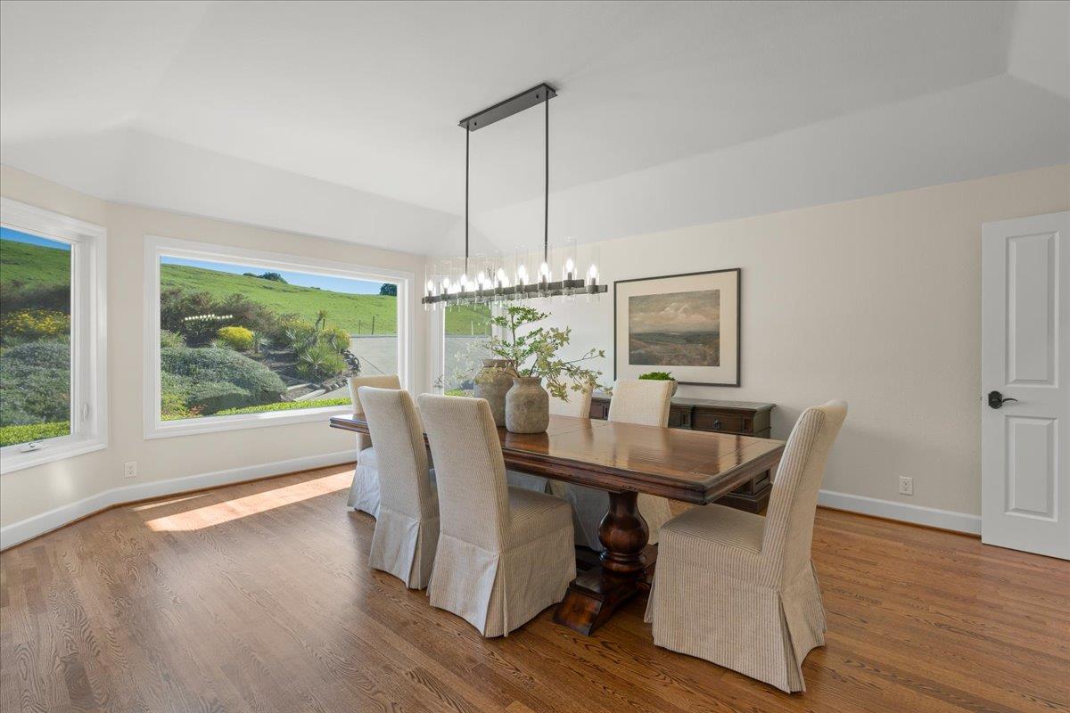 Detail Gallery Image 7 of 81 For 9539 via Del Cielo, Gilroy,  CA 95020 - 5 Beds | 4/1 Baths