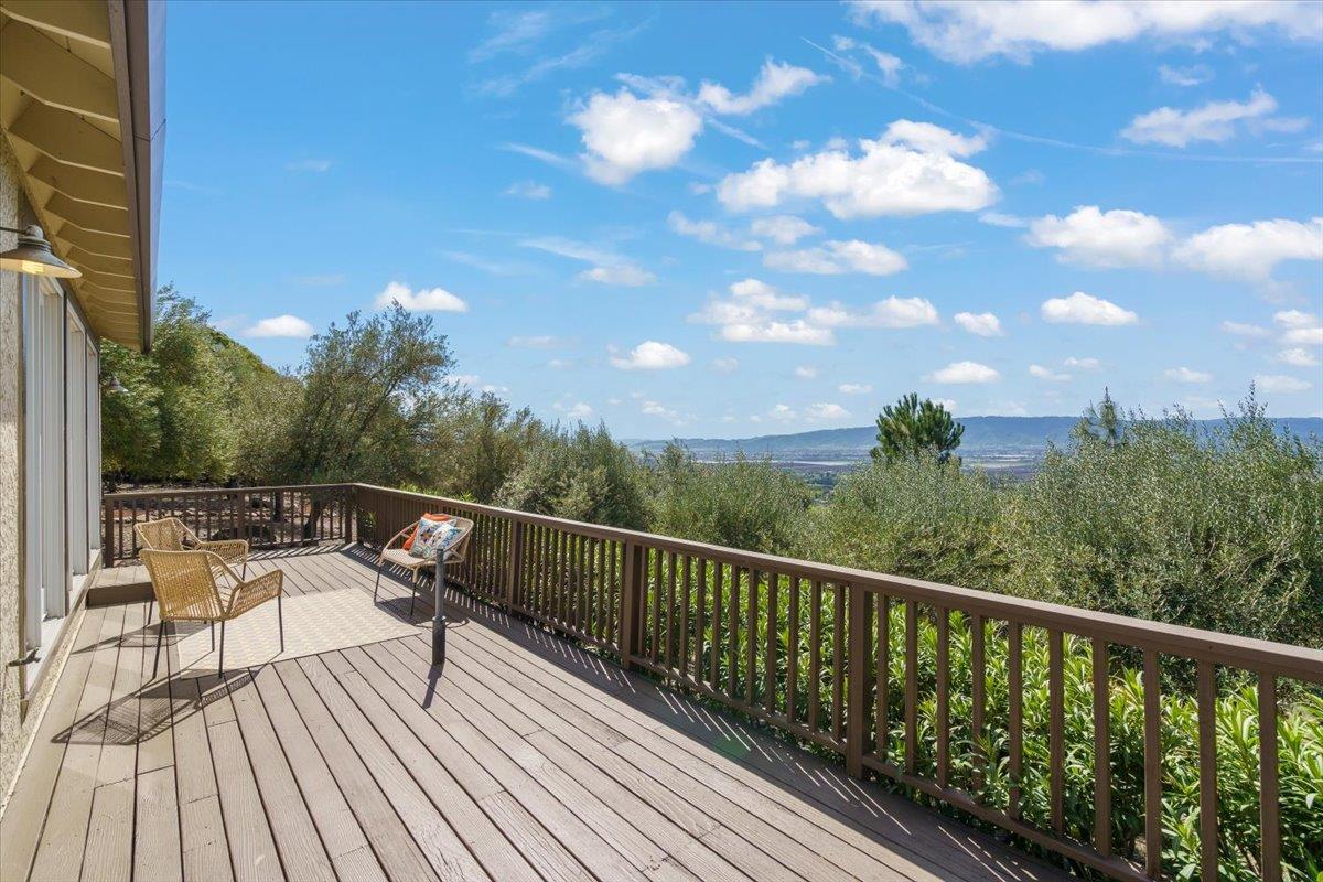 Detail Gallery Image 70 of 81 For 9539 via Del Cielo, Gilroy,  CA 95020 - 5 Beds | 4/1 Baths