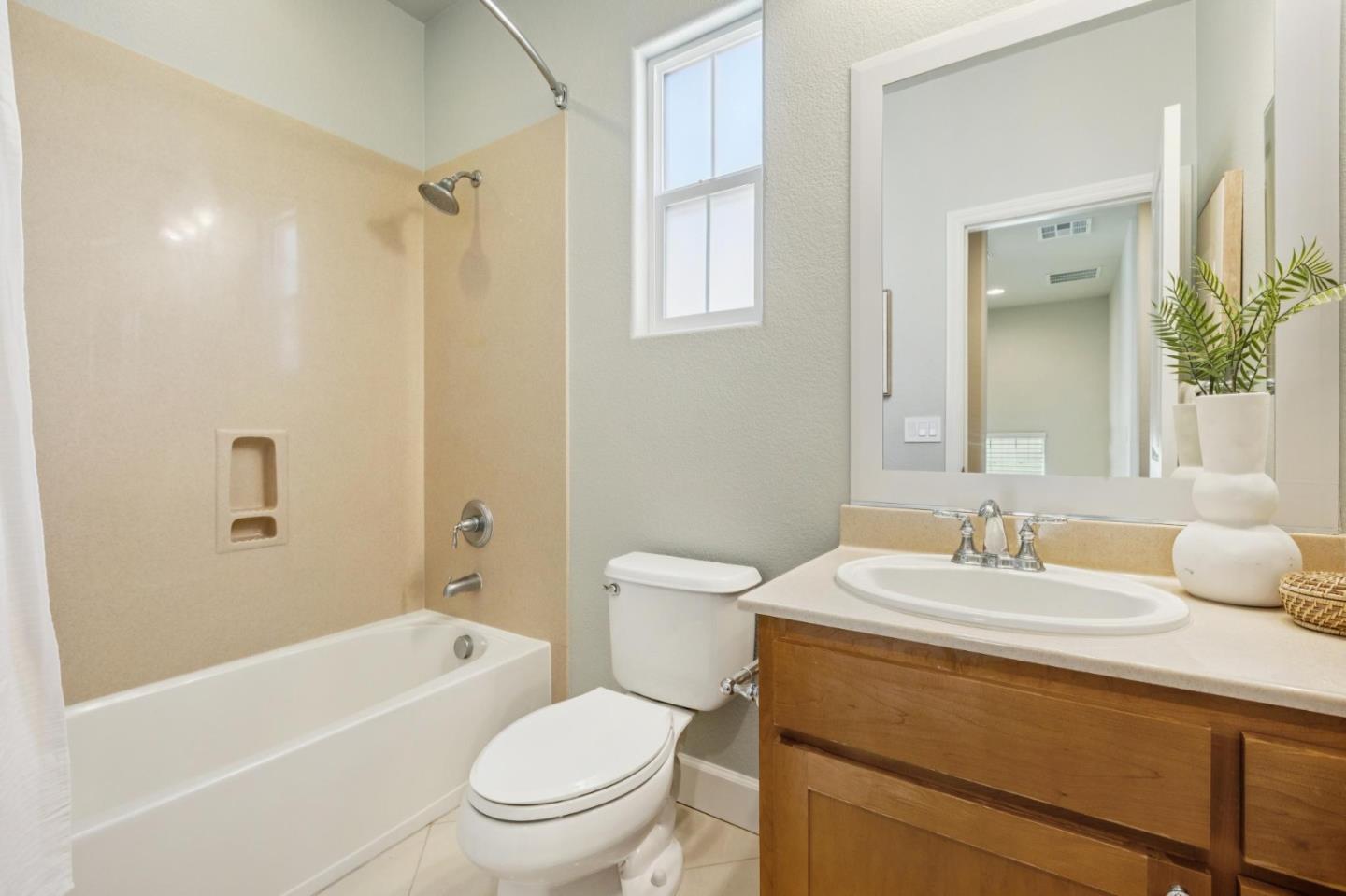 Detail Gallery Image 13 of 24 For 2244 Hendy Ln, San Jose,  CA 95124 - 3 Beds | 2/1 Baths