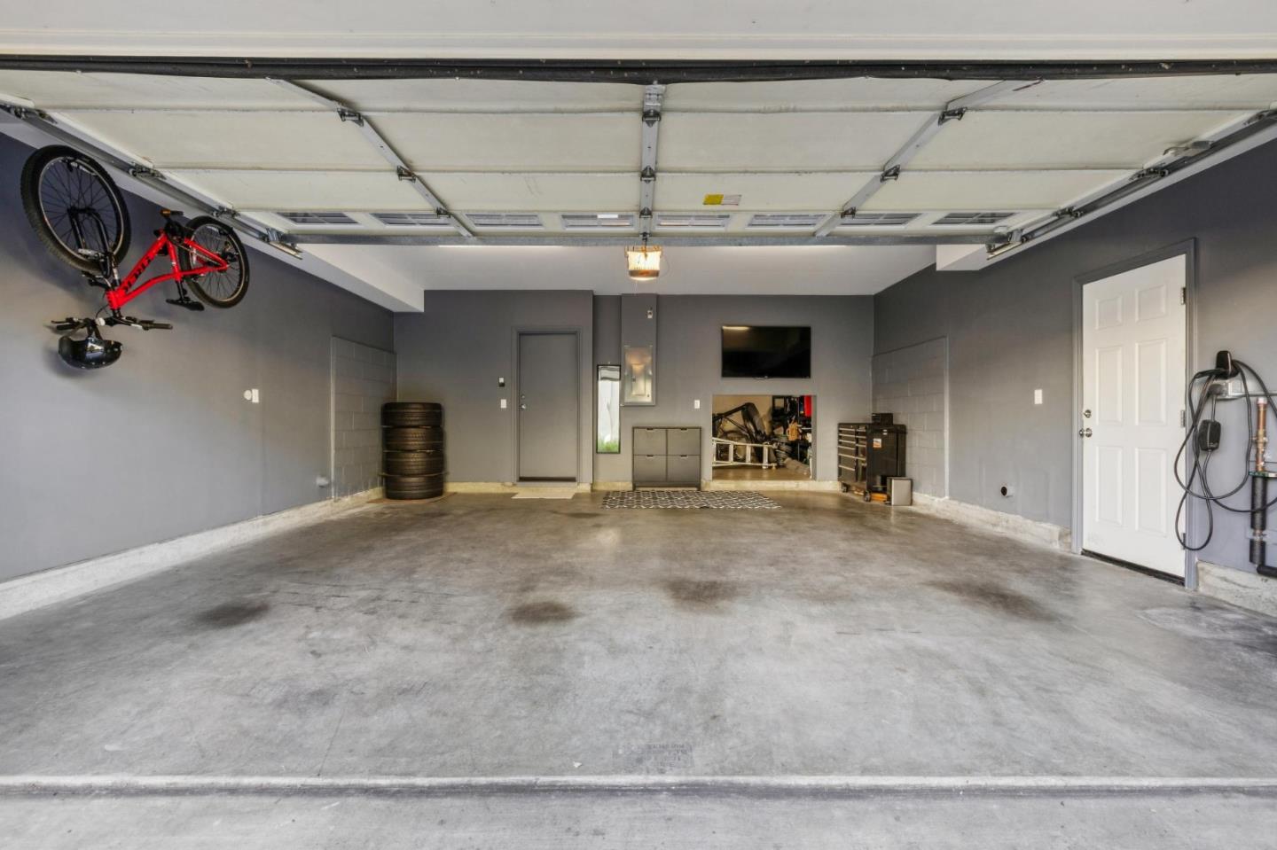 Detail Gallery Image 18 of 24 For 2244 Hendy Ln, San Jose,  CA 95124 - 3 Beds | 2/1 Baths