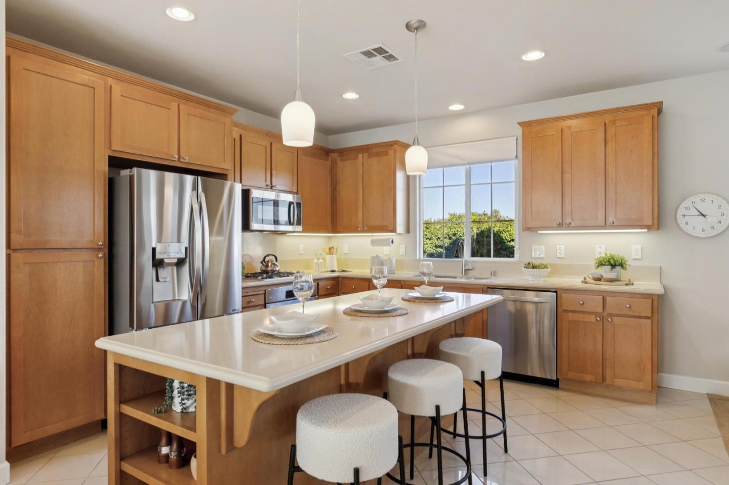 Detail Gallery Image 5 of 24 For 2244 Hendy Ln, San Jose,  CA 95124 - 3 Beds | 2/1 Baths