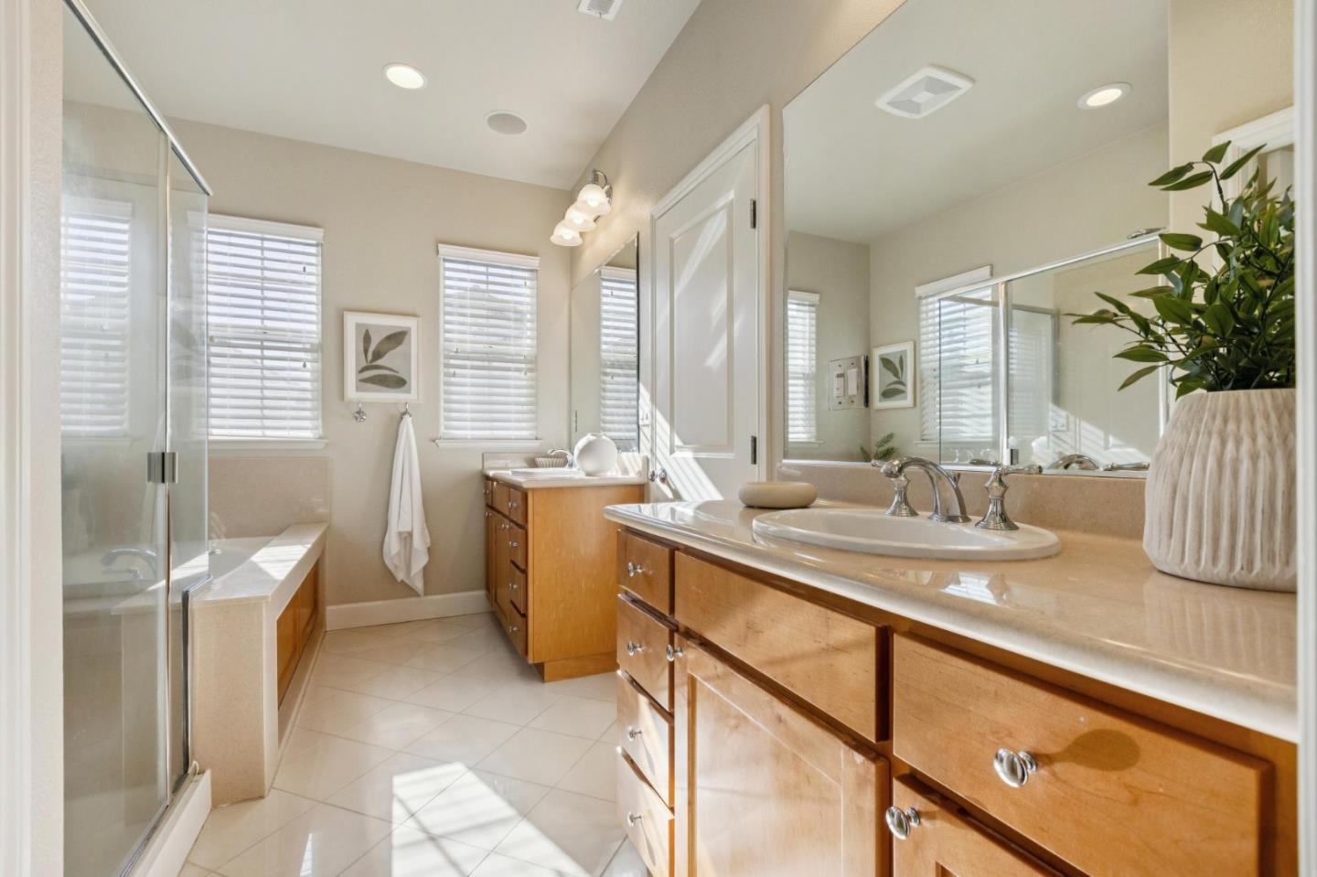 Detail Gallery Image 8 of 24 For 2244 Hendy Ln, San Jose,  CA 95124 - 3 Beds | 2/1 Baths