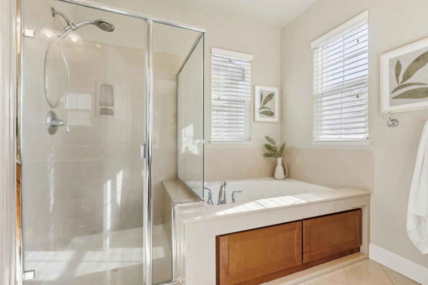 Detail Gallery Image 9 of 24 For 2244 Hendy Ln, San Jose,  CA 95124 - 3 Beds | 2/1 Baths