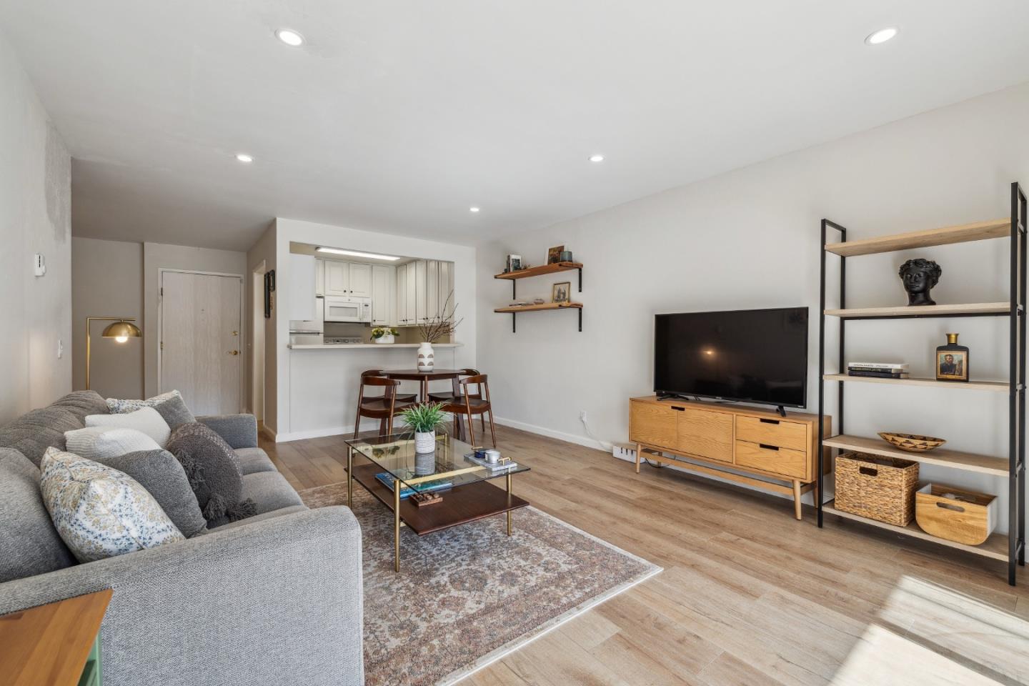 Detail Gallery Image 4 of 41 For 1550 Frontera Way #119,  Millbrae,  CA 94030 - 1 Beds | 1 Baths