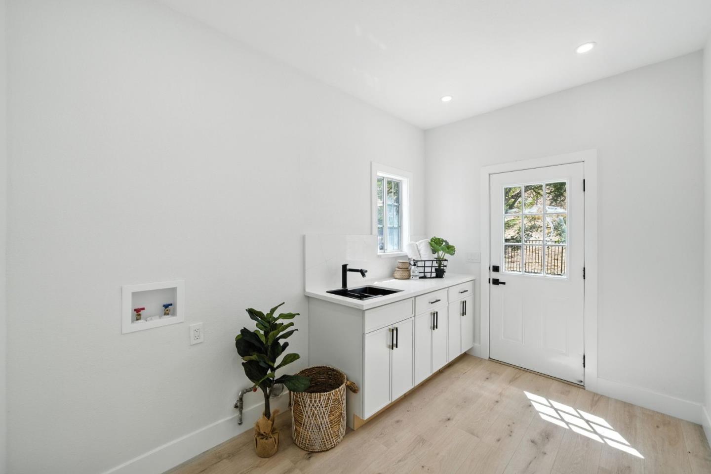 Detail Gallery Image 23 of 66 For 6650 Johnston Rd, Pleasanton,  CA 94588 - 6 Beds | 3/1 Baths