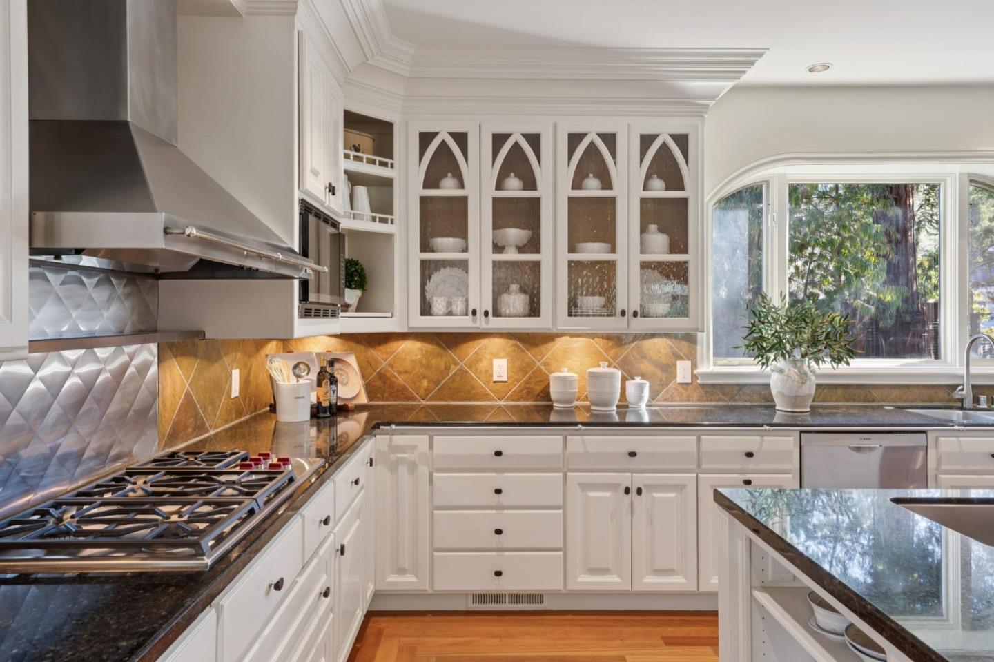 Detail Gallery Image 14 of 71 For 941 Berry Ave, Los Altos,  CA 94024 - 4 Beds | 4/1 Baths